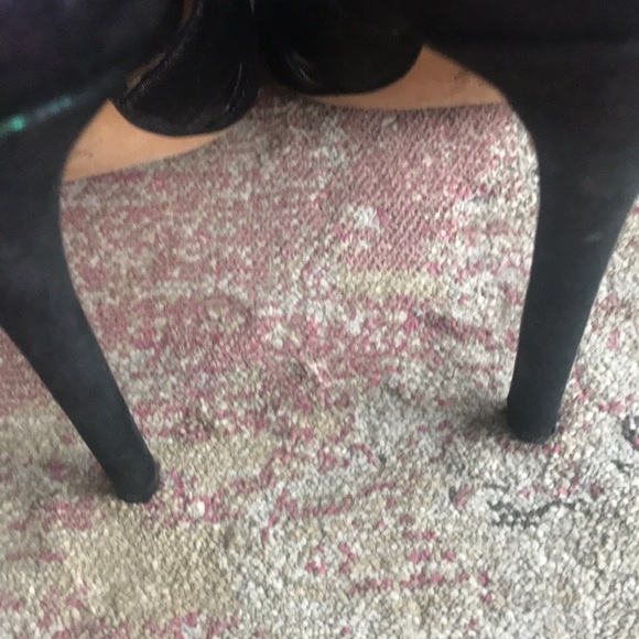 Iridescent purple leather cage sandals by Alejandro Ingelmo. - Picture 5 of 8